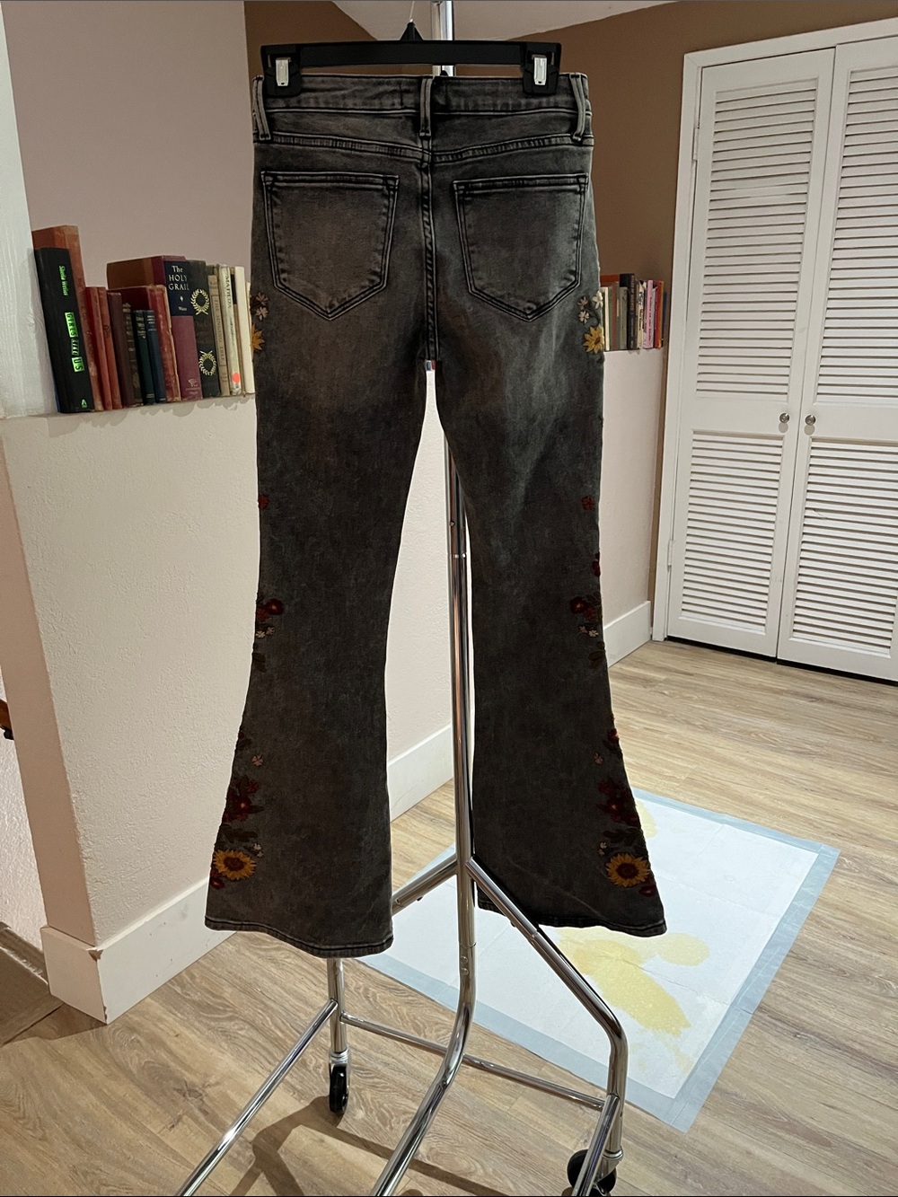 Women's Grey Flare Jeans with Sunflower Embroidery - Picture 5 of 8